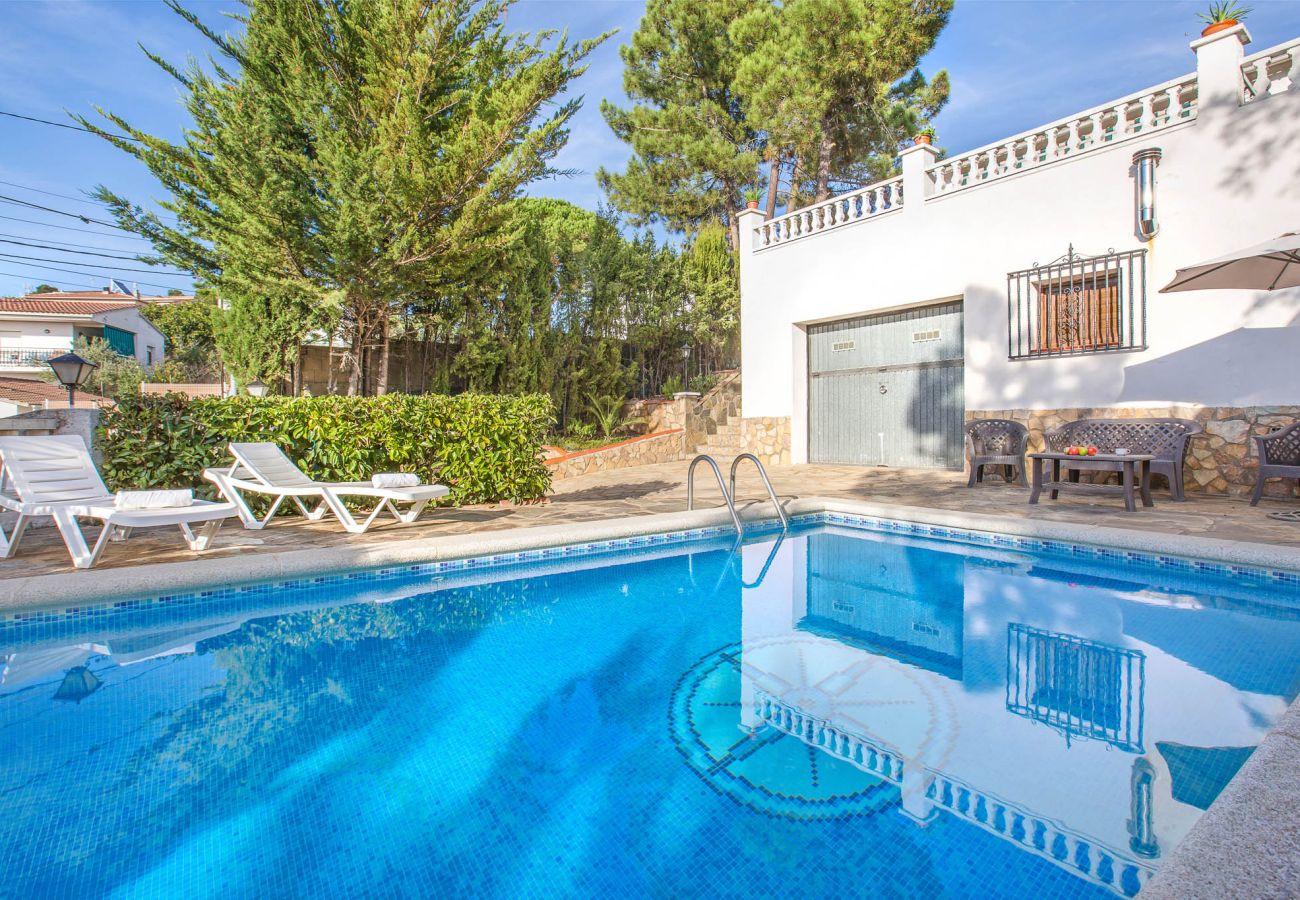 Villa in Vidreres -  2CON01 - Cozy 4 bedroom house with garden and private pool located in a quiet area