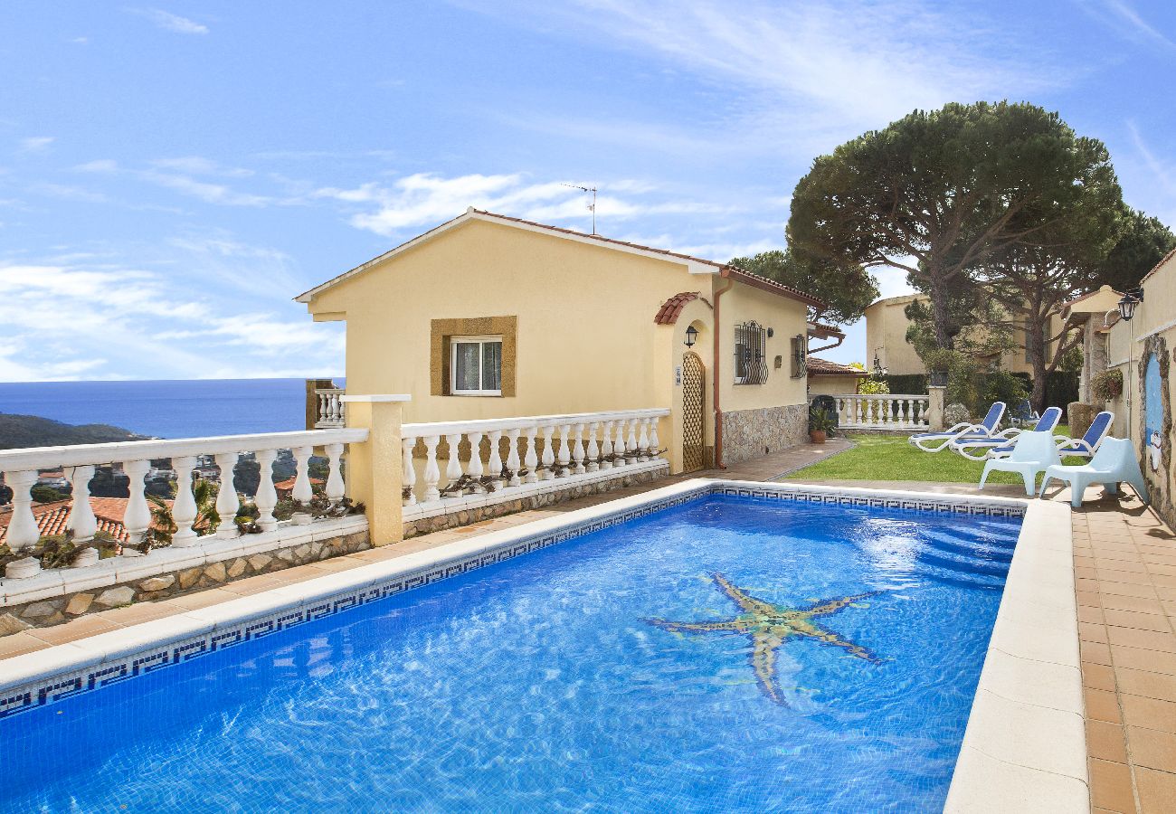 Villa in Lloret de Mar - 2CRISA01- Nice house with private pool and sea views located near the beach