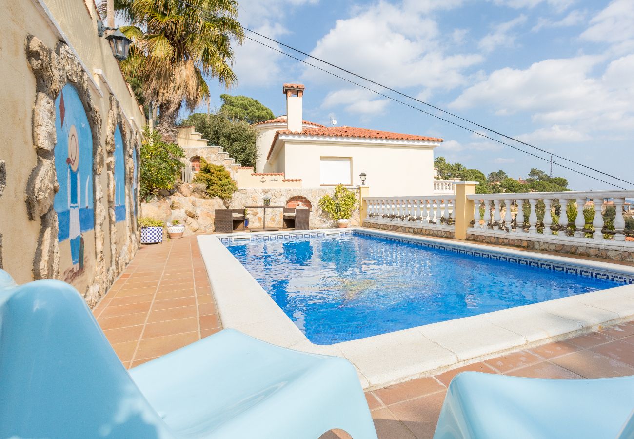 Villa in Lloret de Mar - 2CRISA01- Nice house with private pool and sea views located near the beach