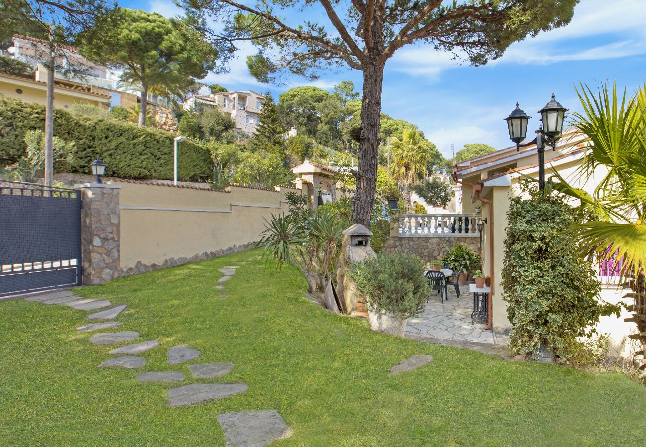 Villa in Lloret de Mar - 2CRISA01- Nice house with private pool and sea views located near the beach