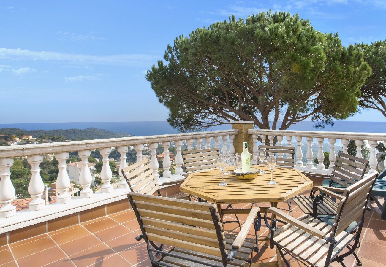 Villa in Lloret de Mar - 2CRISA01- Nice house with private pool and sea views located near the beach