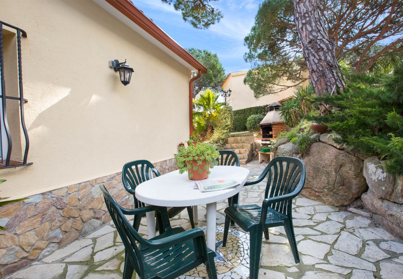 Villa in Lloret de Mar - 2CRISA01- Nice house with private pool and sea views located near the beach