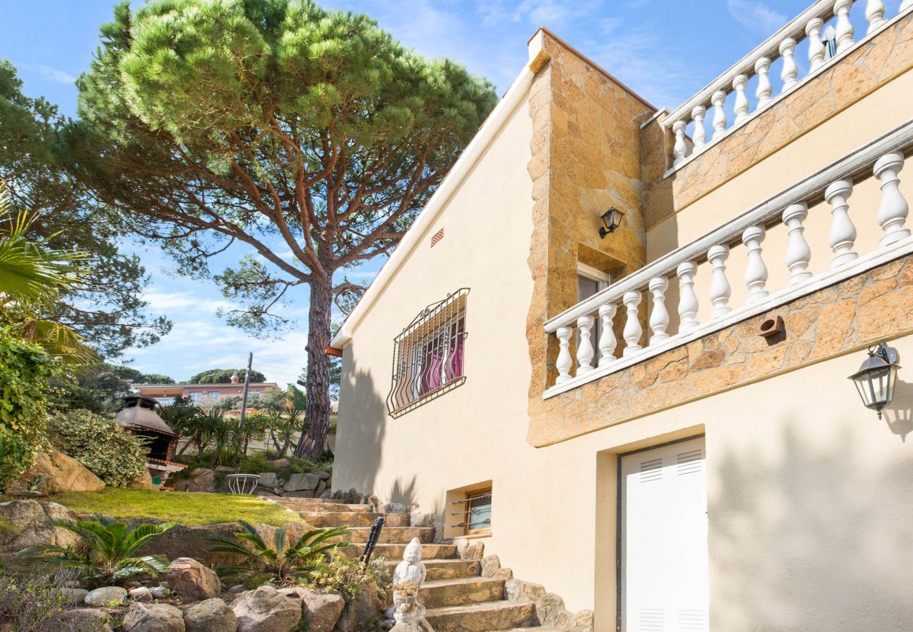 Villa in Lloret de Mar - 2CRISA01- Nice house with private pool and sea views located near the beach