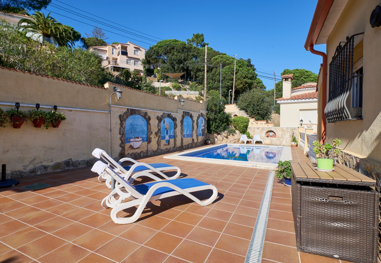 Villa in Lloret de Mar - 2CRISA01- Nice house with private pool and sea views located near the beach