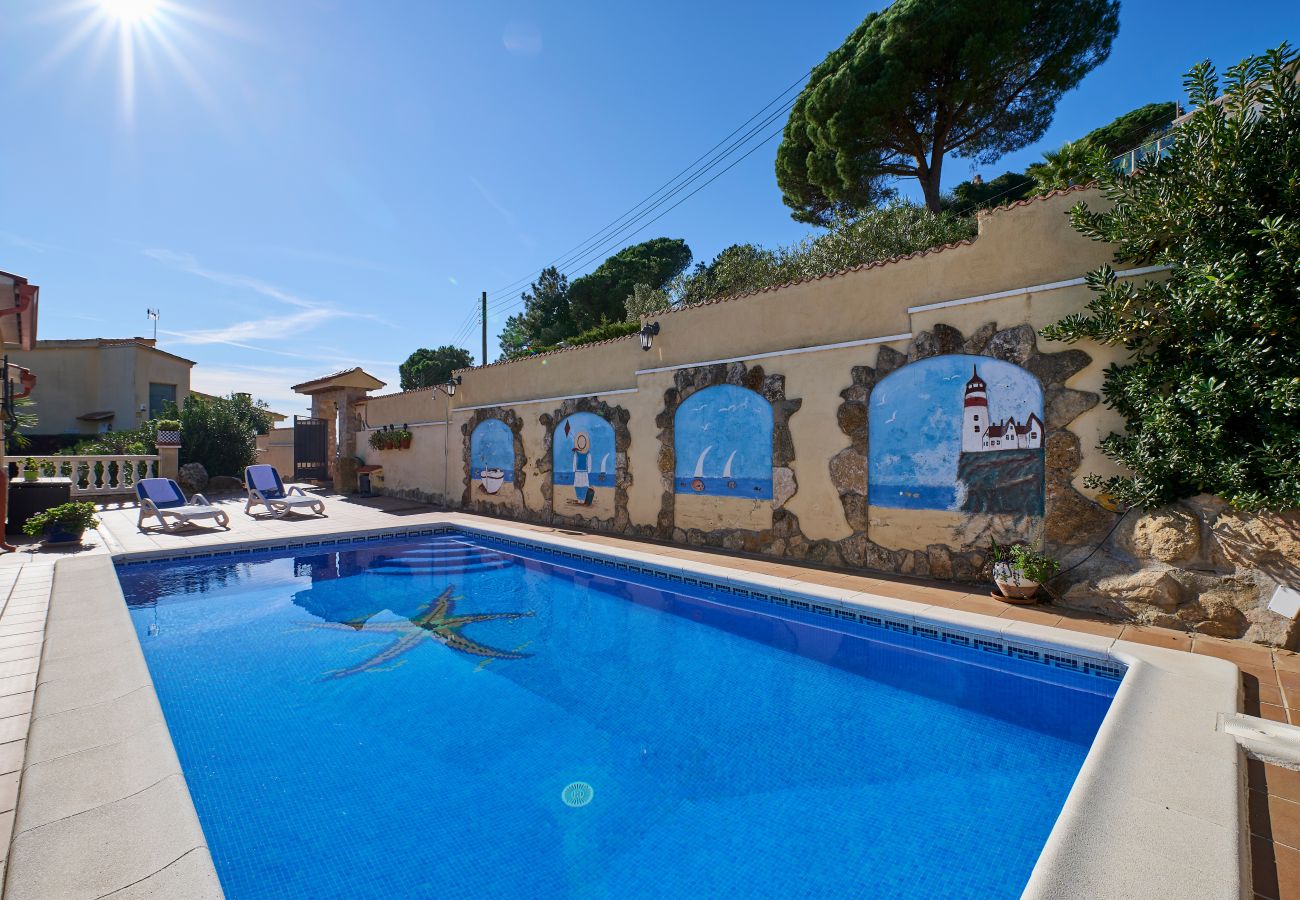 Villa in Lloret de Mar - 2CRISA01- Nice house with private pool and sea views located near the beach