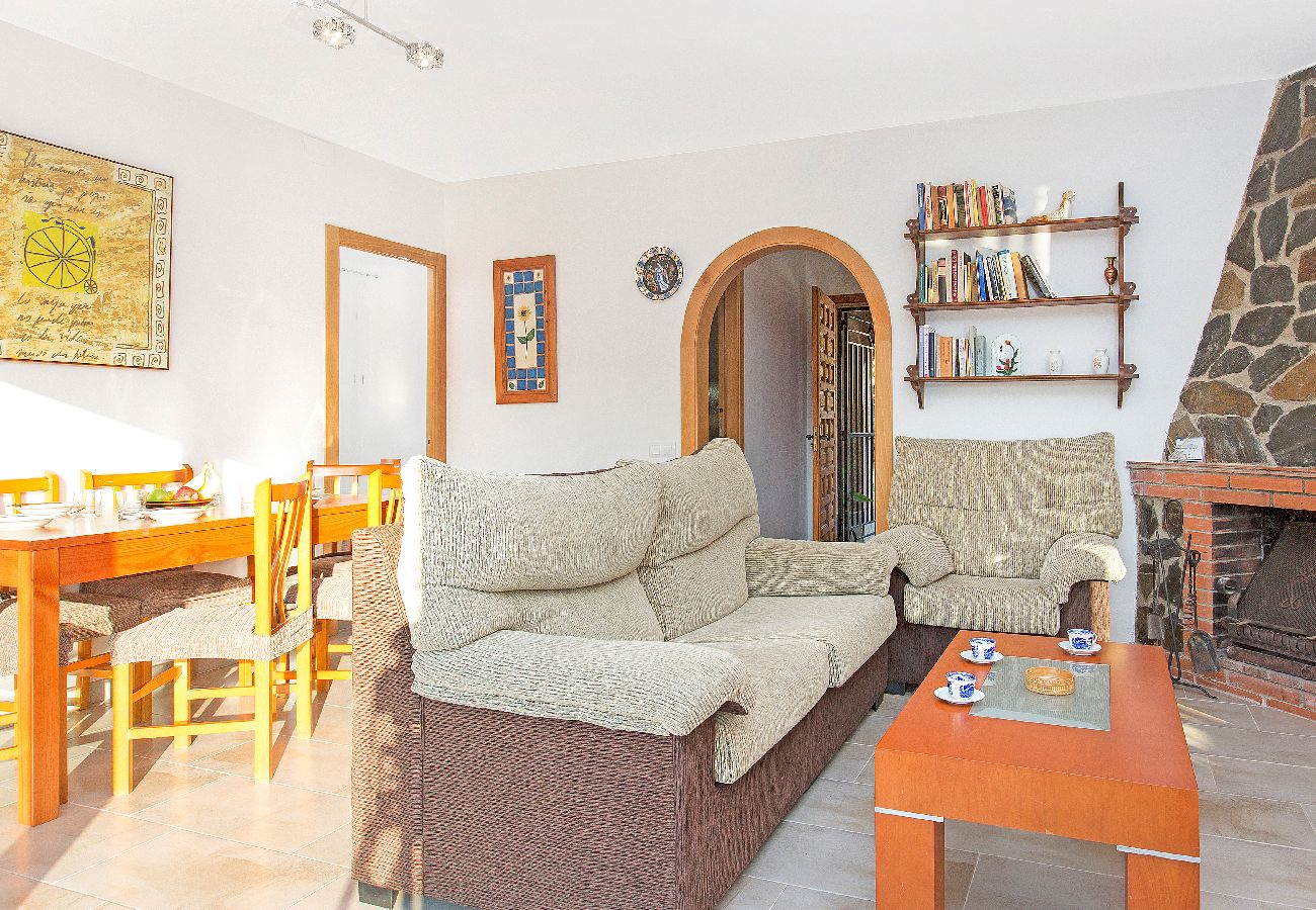 Villa in Lloret de Mar - 2DAM01 - Cozy 4 bedroom house with private pool located in a quiet area