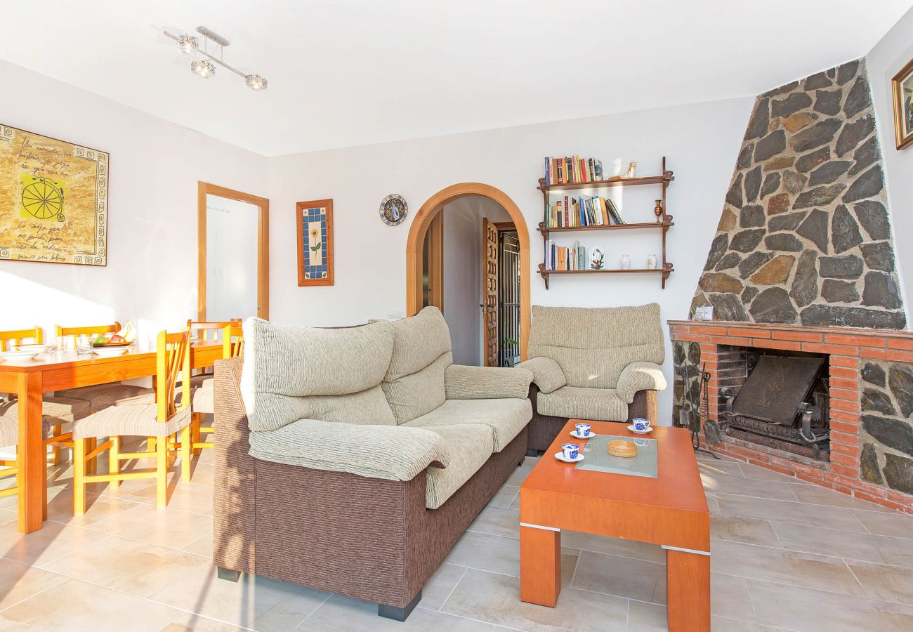 Villa in Lloret de Mar - 2DAM01 - Cozy 4 bedroom house with private pool located in a quiet area