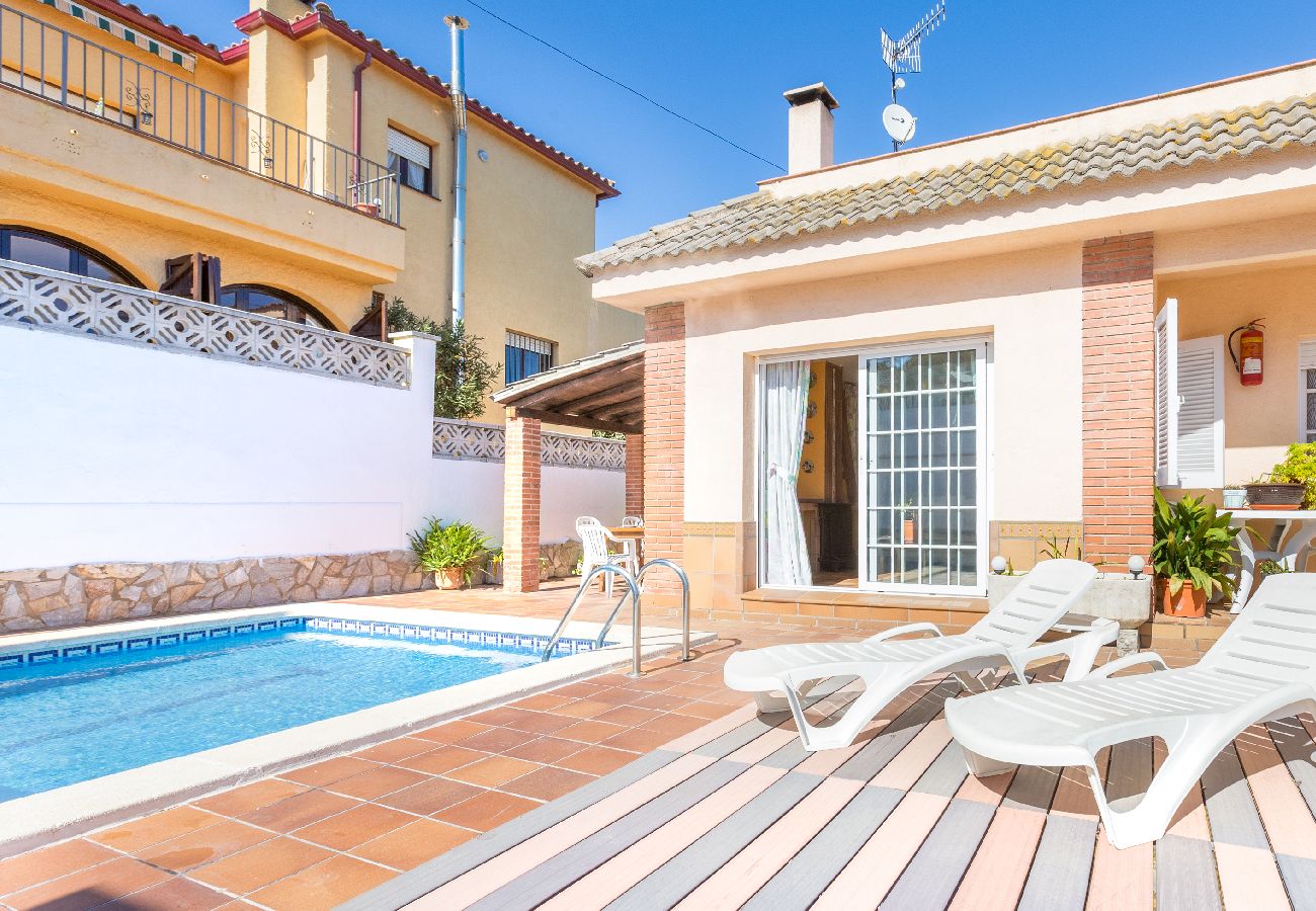 Villa in Blanes - 2DP01 - Cozy 4 bedroom house with garden and private pool located near the beach