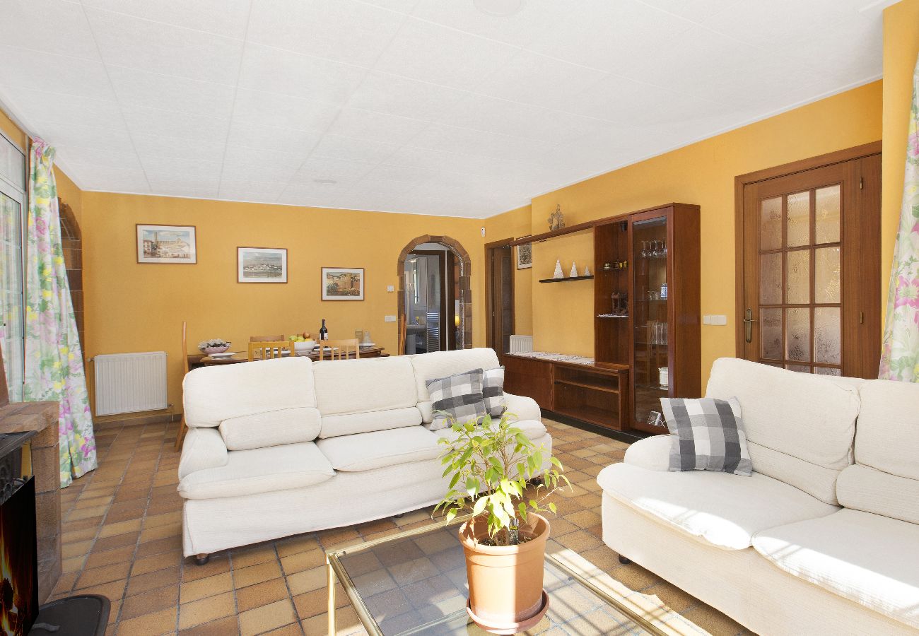 Villa in Blanes - 2DP01 - Cozy 4 bedroom house with garden and private pool located near the beach