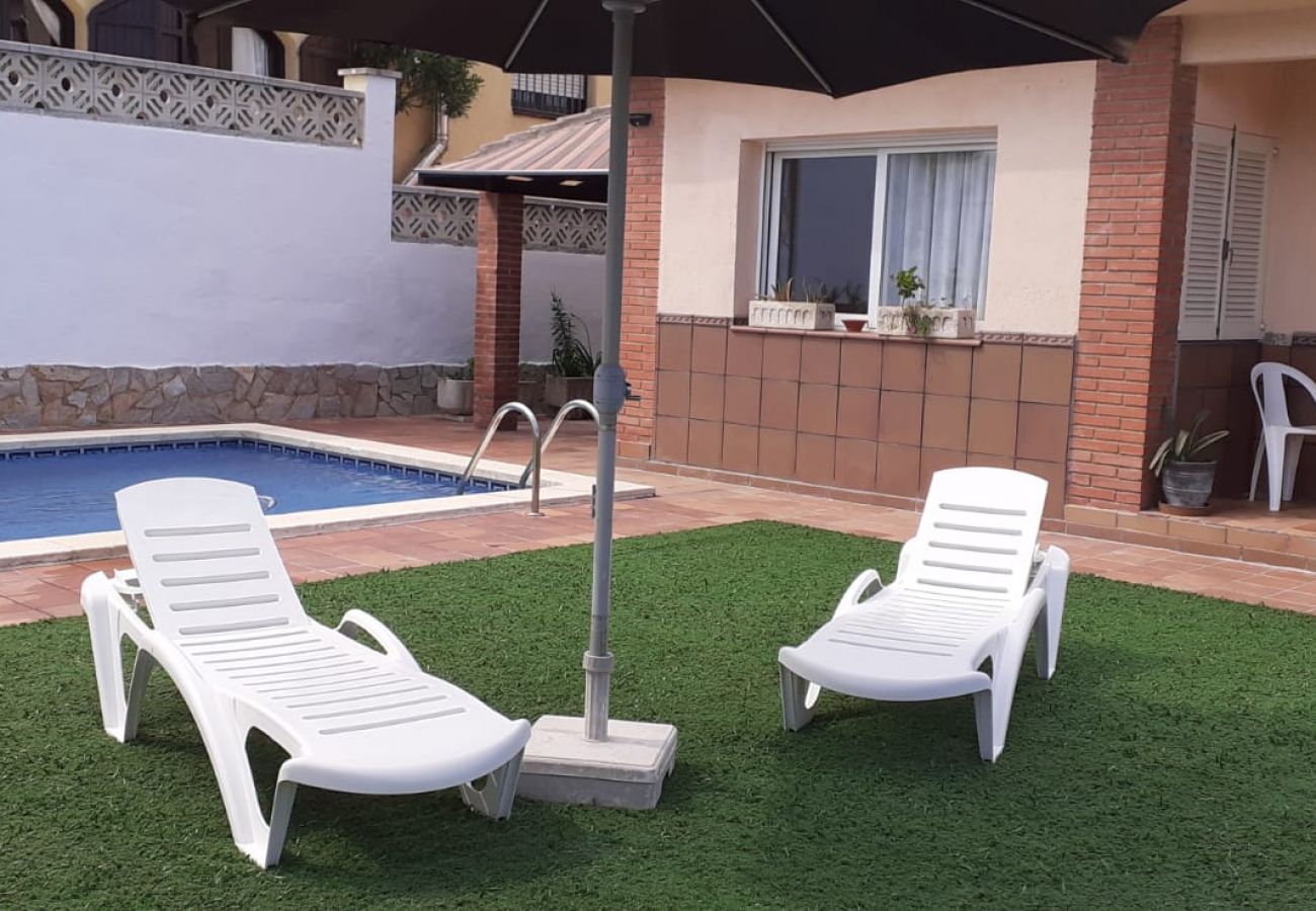 Villa in Blanes - 2DP01 - Cozy 4 bedroom house with garden and private pool located near the beach