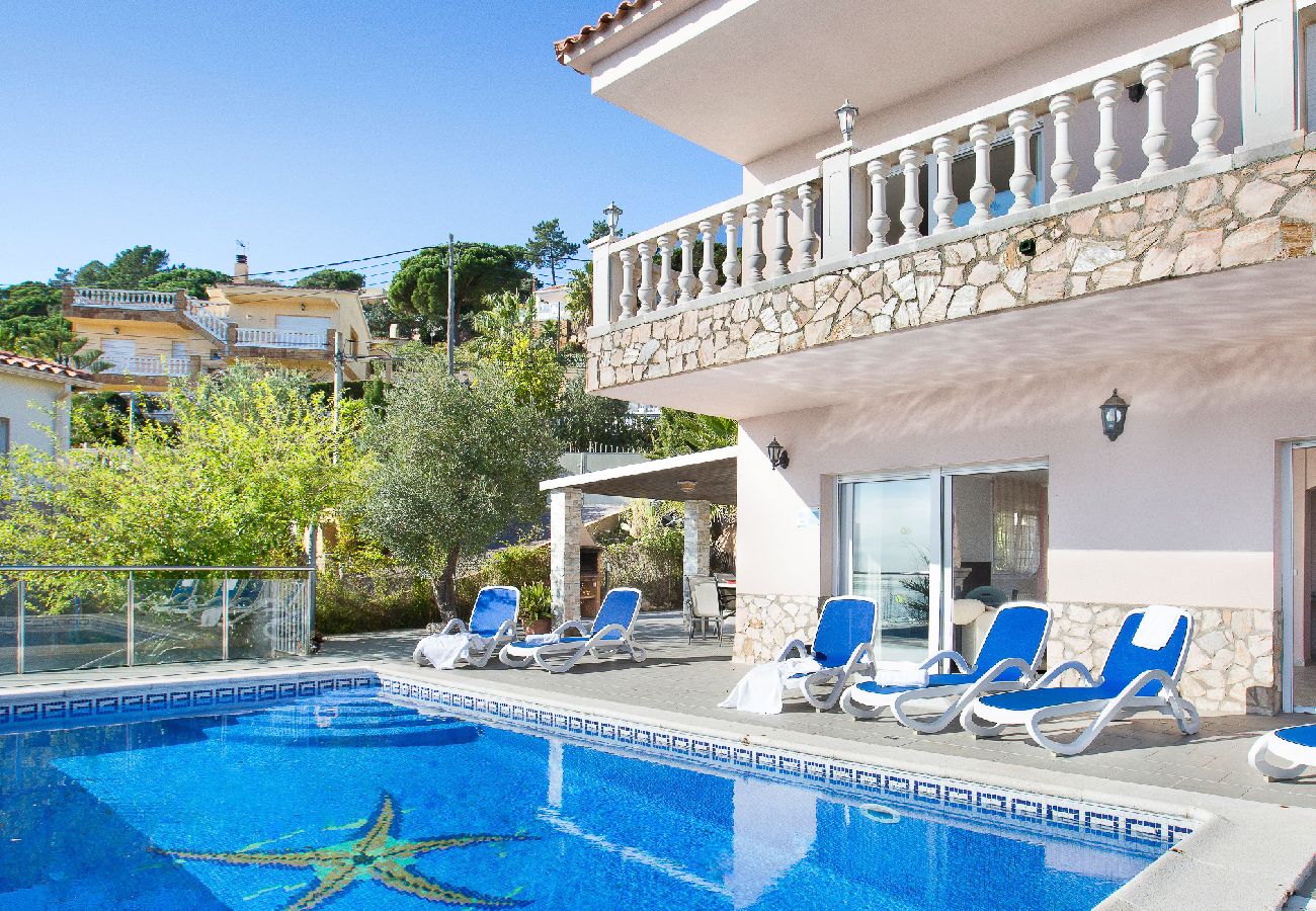 Villa in Lloret de Mar -  2GAR01 - Beautiful house with private pool and beautiful sea views located near the beach