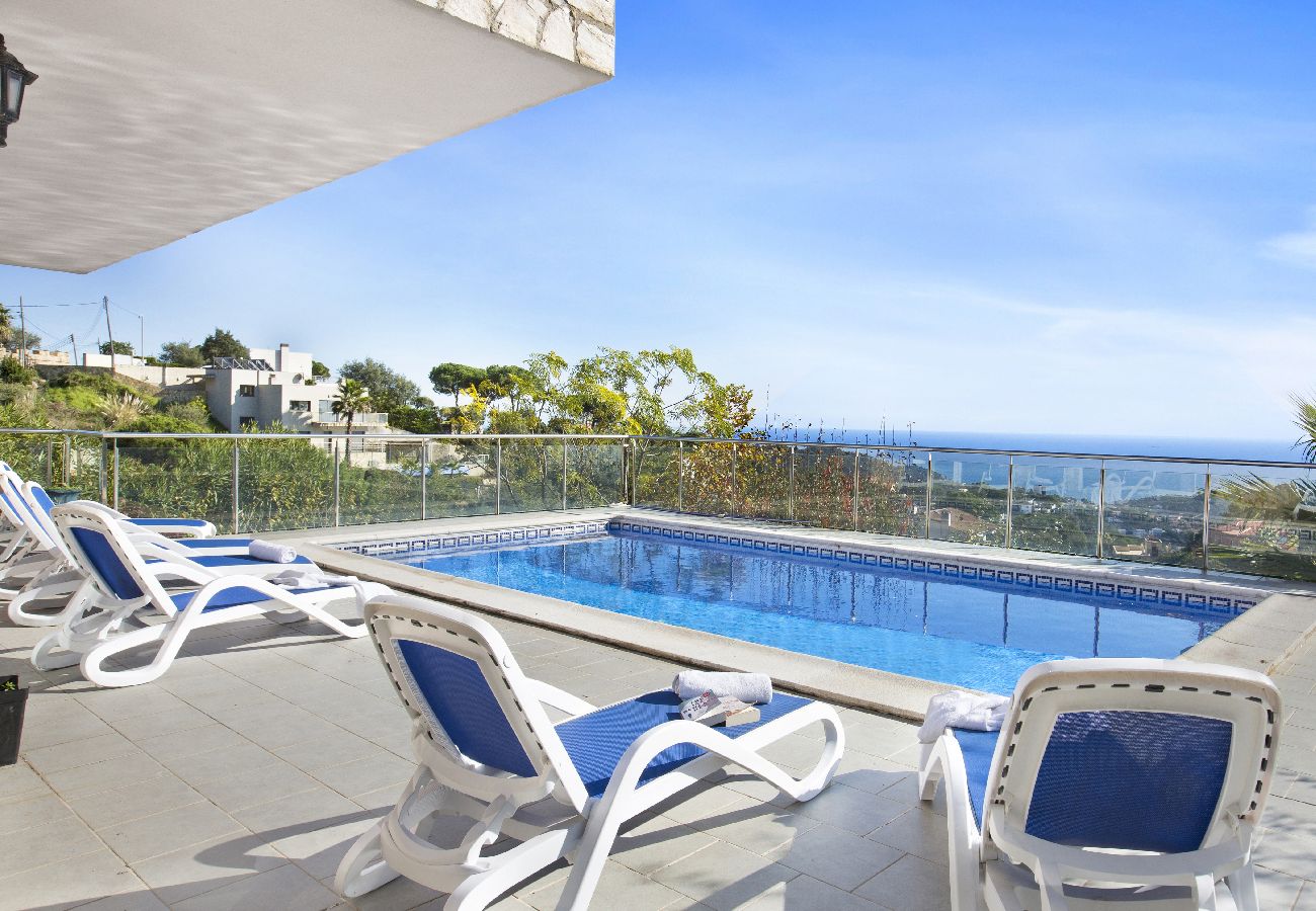 Villa in Lloret de Mar -  2GAR01 - Beautiful house with private pool and beautiful sea views located near the beach