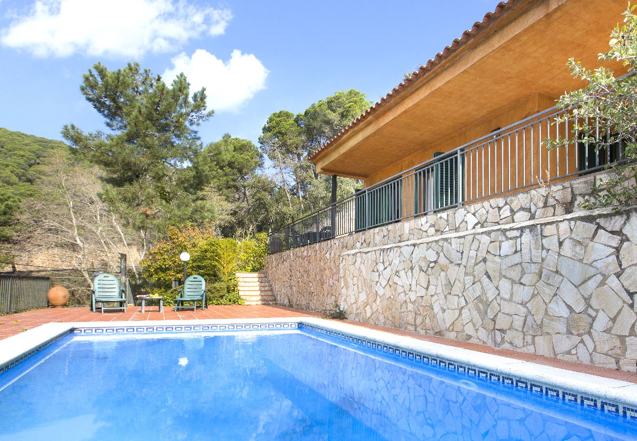 Villa in Lloret de Mar - 2GLO01 - Beautiful 3 bedroom house with garden and private pool located near the beach