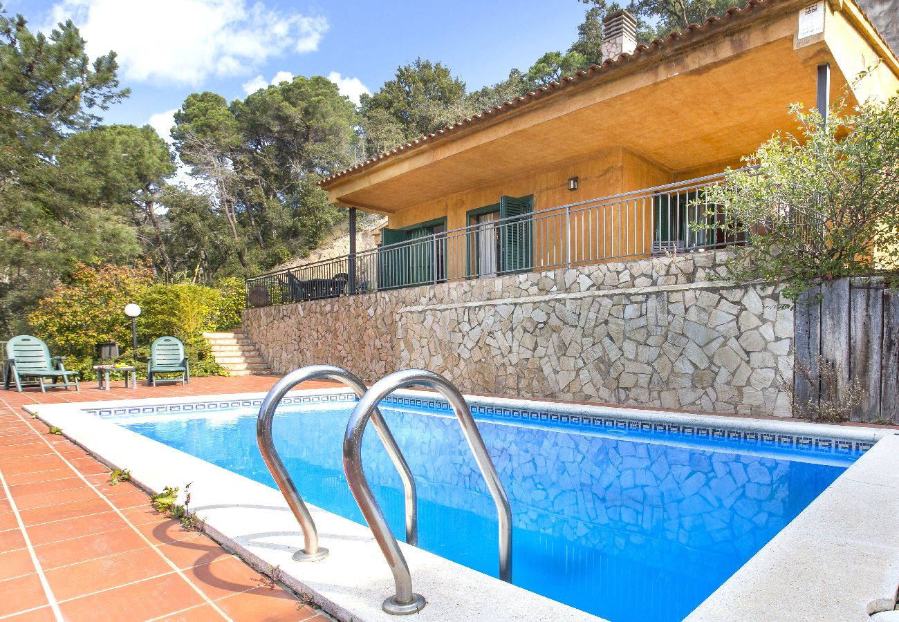 Villa in Lloret de Mar - 2GLO01 - Beautiful 3 bedroom house with garden and private pool located near the beach