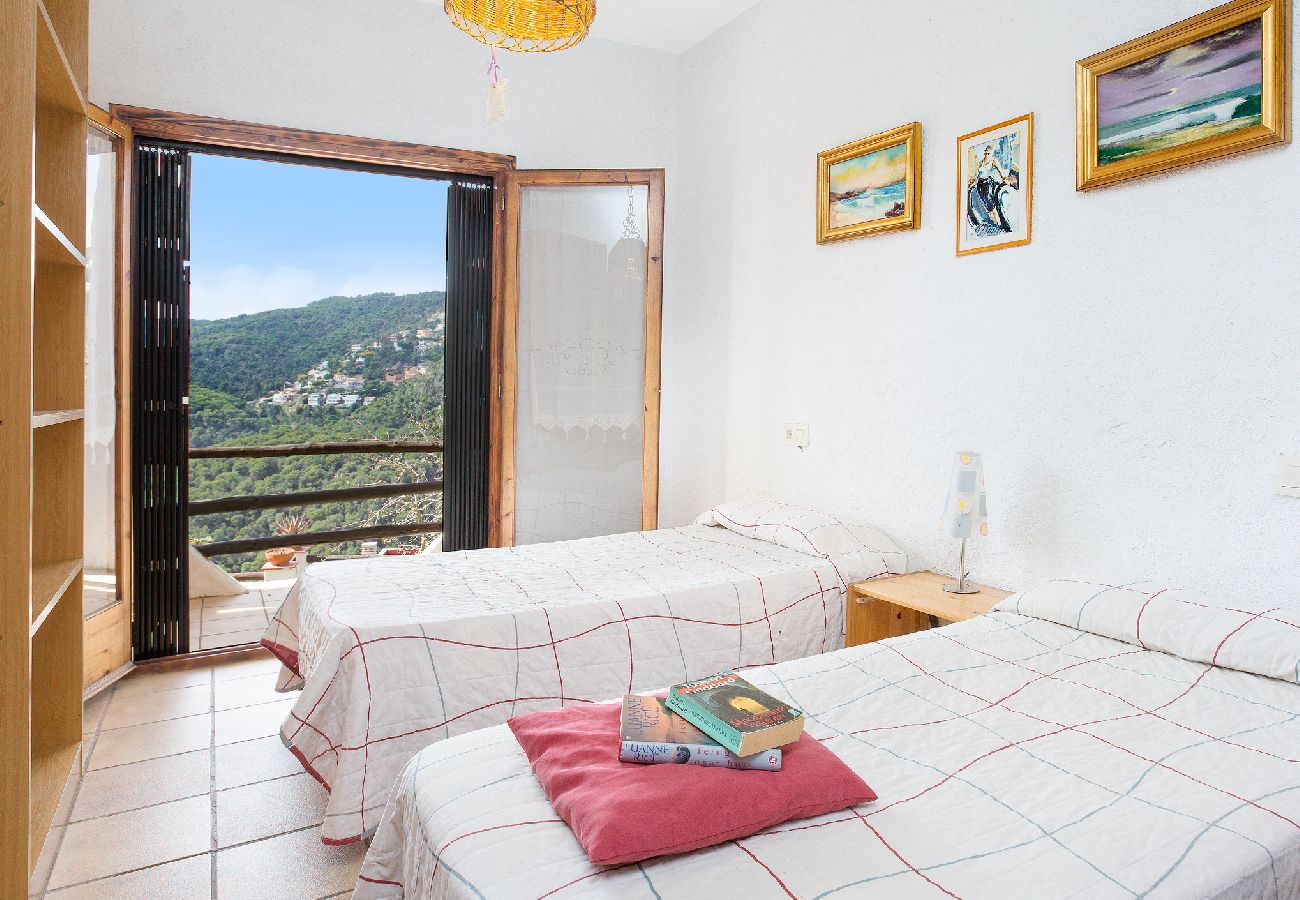 Villa in Lloret de Mar - 2IBI01 - 3 bedroom house with private pool and sea views located very close to the beach