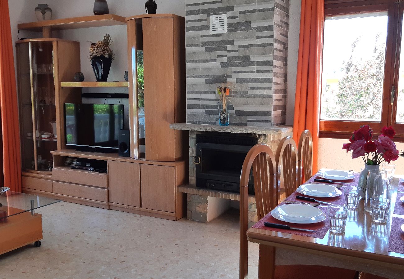 Villa in Lloret de Mar - 2JUL01 - House for 8 people located in a quiet area just 7 km from the beach of Lloret de Mar.