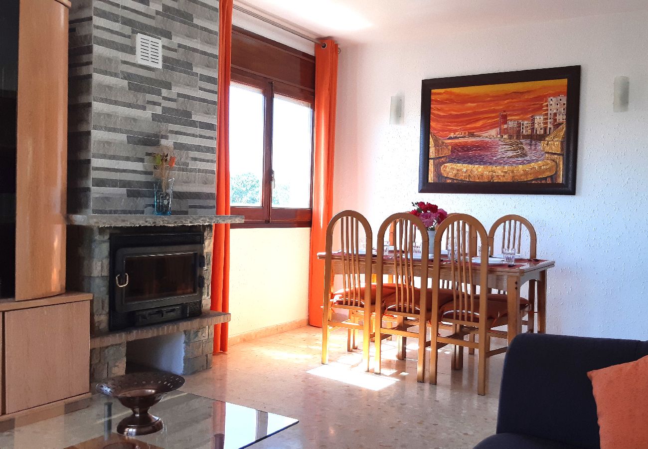 Villa in Lloret de Mar - 2JUL01 - House for 8 people located in a quiet area just 7 km from the beach of Lloret de Mar.