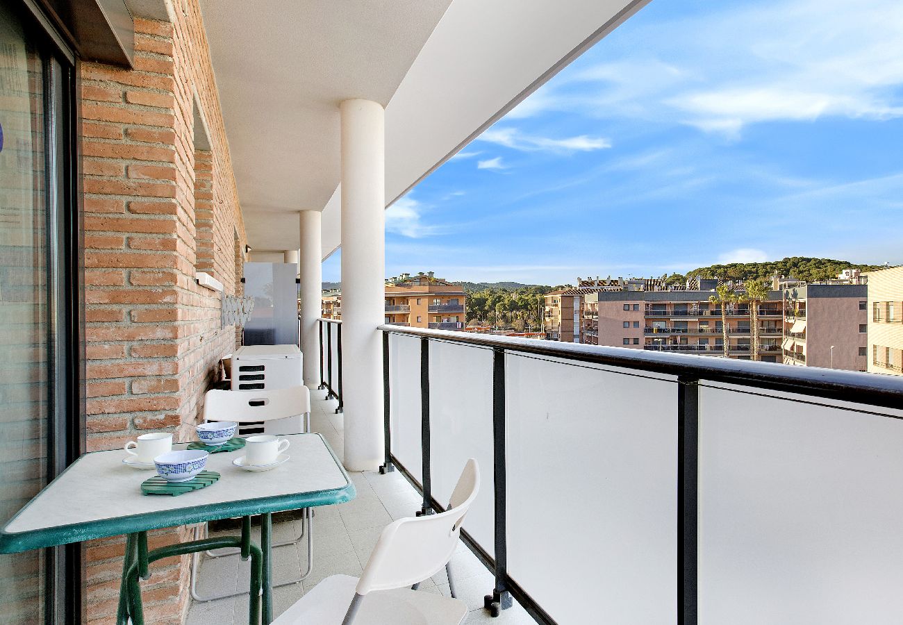 Apartment in Lloret de Mar - 2KIS01- Cozy apartment for 4 people with pool located near the center and the beach