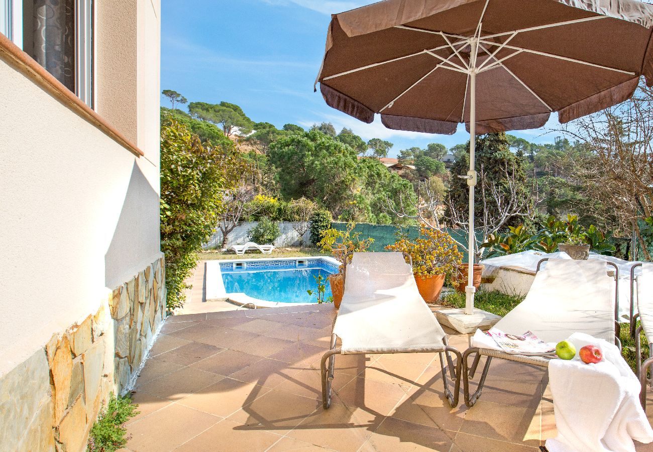 Villa in Lloret de Mar - 2LIN01 -Beautiful house with private pool located in a quiet residential area near the beach