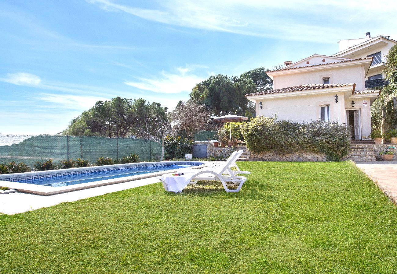 Villa in Lloret de Mar - 2LIN01 -Beautiful house with private pool located in a quiet residential area near the beach