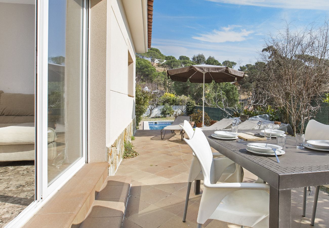 Villa in Lloret de Mar - 2LIN01 -Beautiful house with private pool located in a quiet residential area near the beach