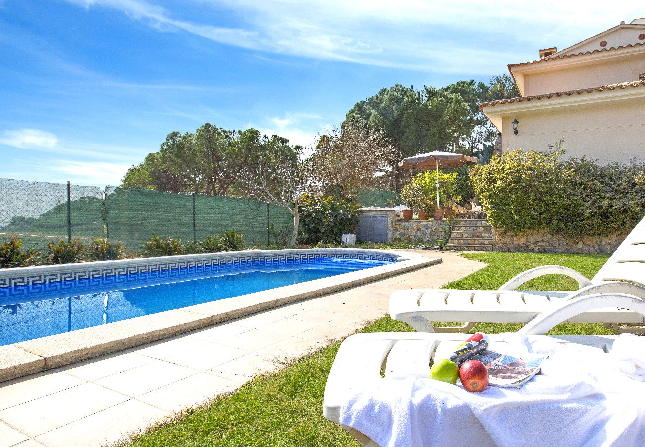 Villa in Lloret de Mar - 2LIN01 -Beautiful house with private pool located in a quiet residential area near the beach