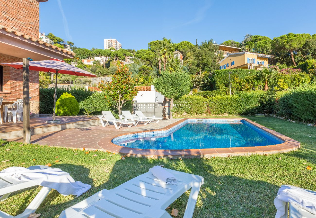 Villa in Lloret de Mar - 2LLEV02 -Beautiful house for 8 people with private pool located in a quiet area near the beach