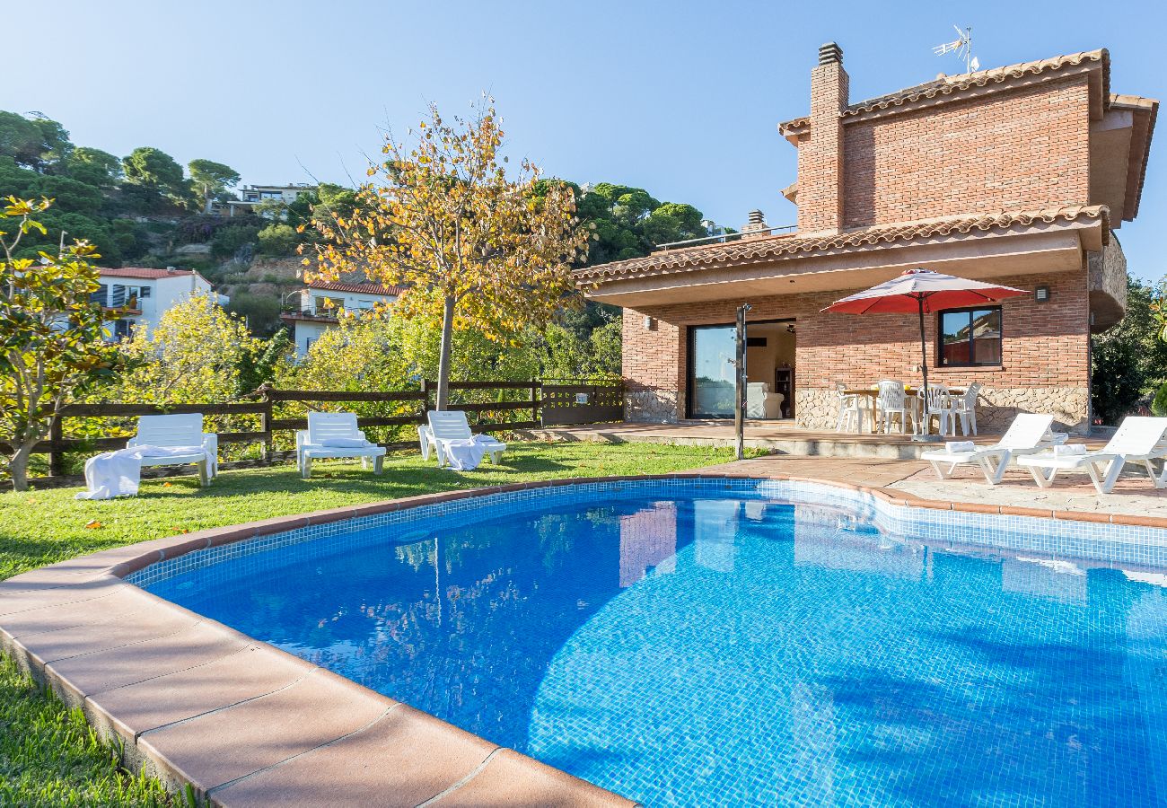 Villa in Lloret de Mar - 2LLEV02 -Beautiful house for 8 people with private pool located in a quiet area near the beach