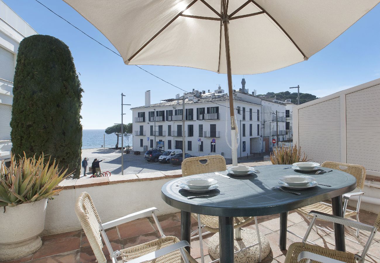 Apartment in Llafranc - 1MARS PL - Basic 3 bedroom apartment in front of the beach of Llafranc