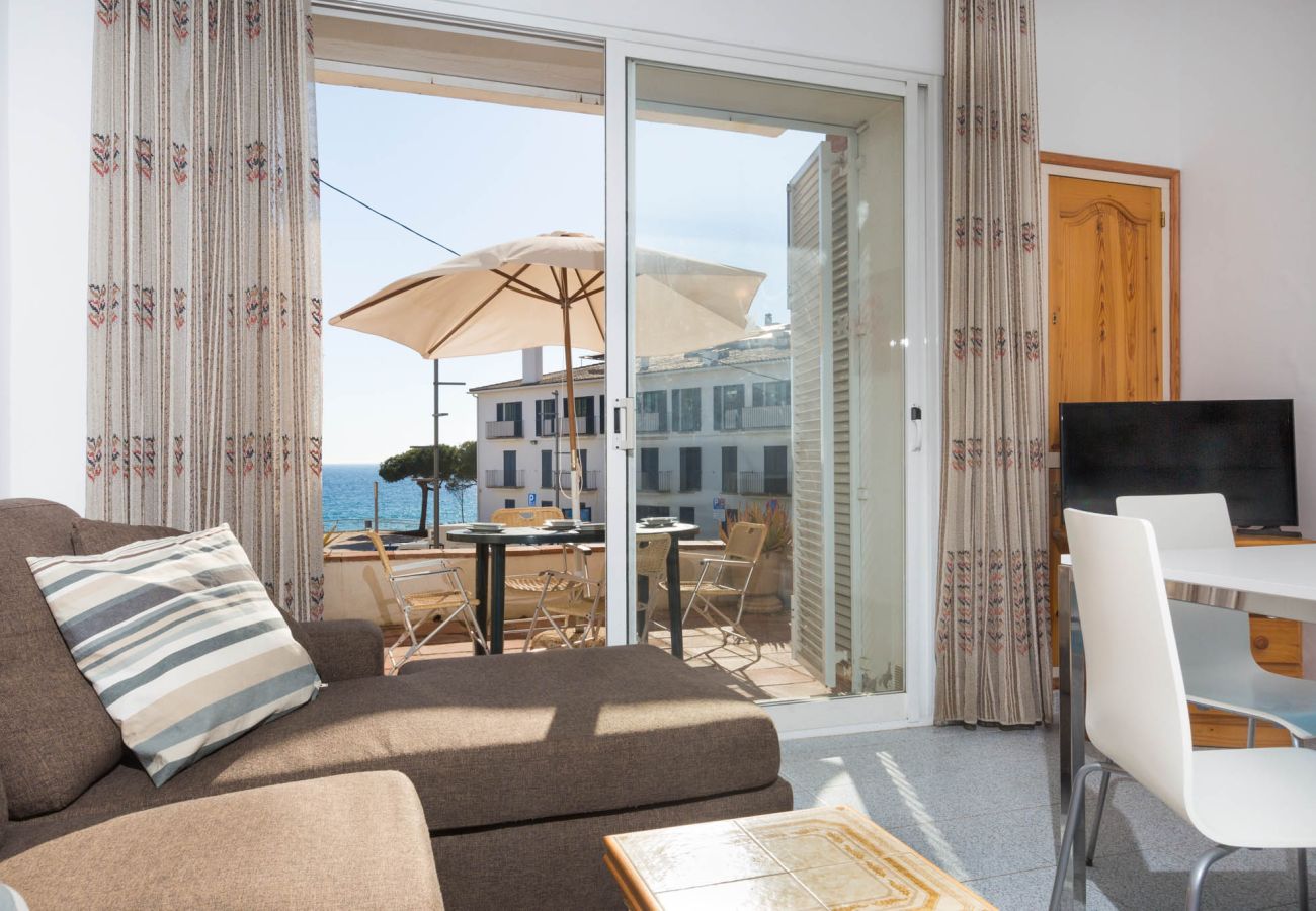 Apartment in Llafranc - 1MARS PL - Basic 3 bedroom apartment in front of the beach of Llafranc