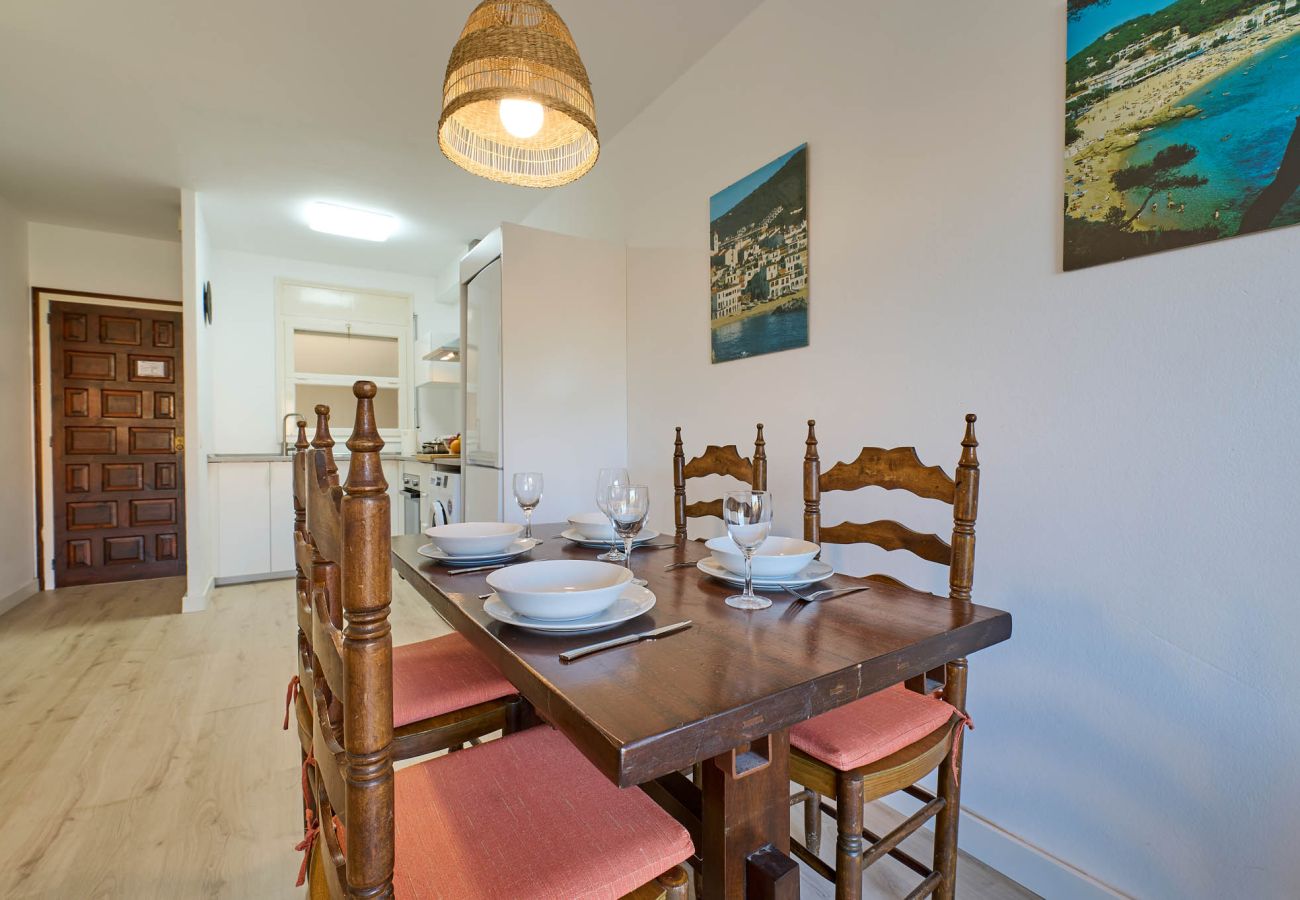 Apartment in Calella de Palafrugell - 1MG G2 - Basic 2 bedroom apartment with communal swimming pool  located 400m from the beach of Calella de Palafrugell,