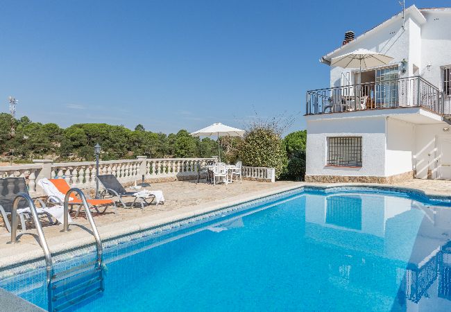 Villa/Dettached house in Vidreres - 2MARI01 - House with 6 bedrooms and private pool located in a quiet area