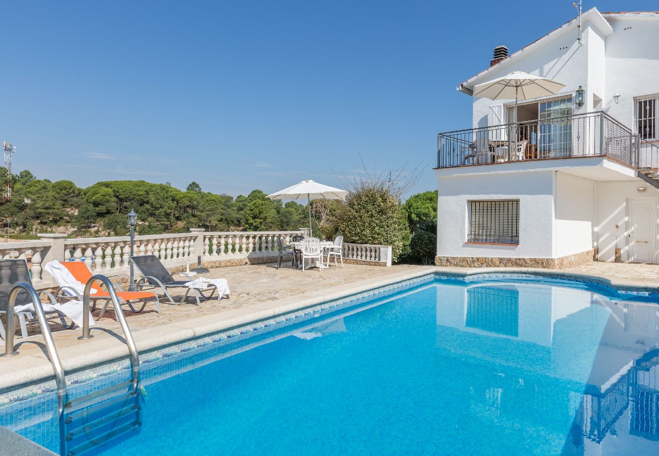 Villa in Vidreres - 2MARI01 - House with 6 bedrooms and private pool located in a quiet area