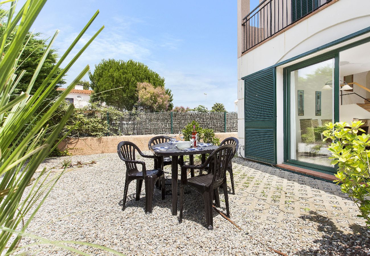 Villa in Torroella de Montgri - 1MP 44 - Attractive house located in a quiet residential complex, with communal garden and swimming pool, just 100 m from  the beach of Pals.