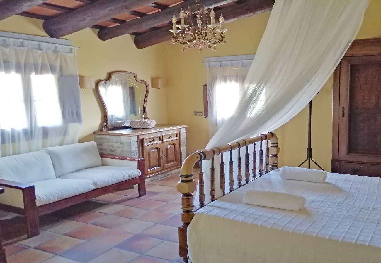 Villa in Cruilles, Monells y San Sadurní - 1MASIA CM - Wonderful restored house from the 17th Century located in the village of Cruïlles, 8 km from the centre and 25 km from the beach.