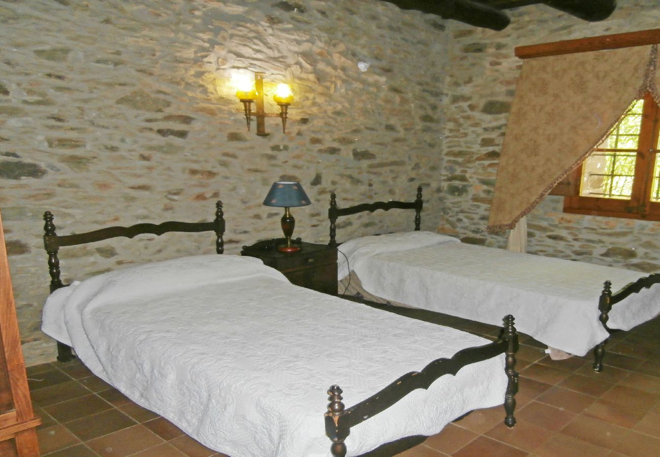 Villa in Cruilles, Monells y San Sadurní - 1MASIA CM - Wonderful restored house from the 17th Century located in the village of Cruïlles, 8 km from the centre and 25 km from the beach.