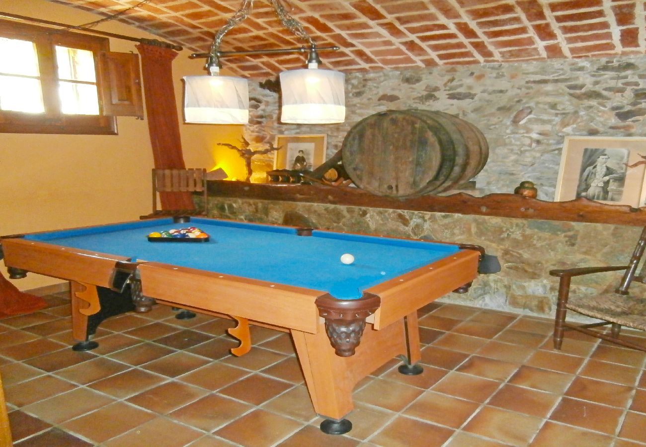 Villa in Cruilles, Monells y San Sadurní - 1MASIA CM - Wonderful restored house from the 17th Century located in the village of Cruïlles, 8 km from the centre and 25 km from the beach.