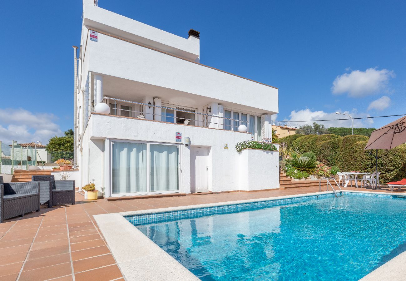 Villa in Blanes - 2NUR01 - House for 10 people with private pool and sea views near the beach of Blanes