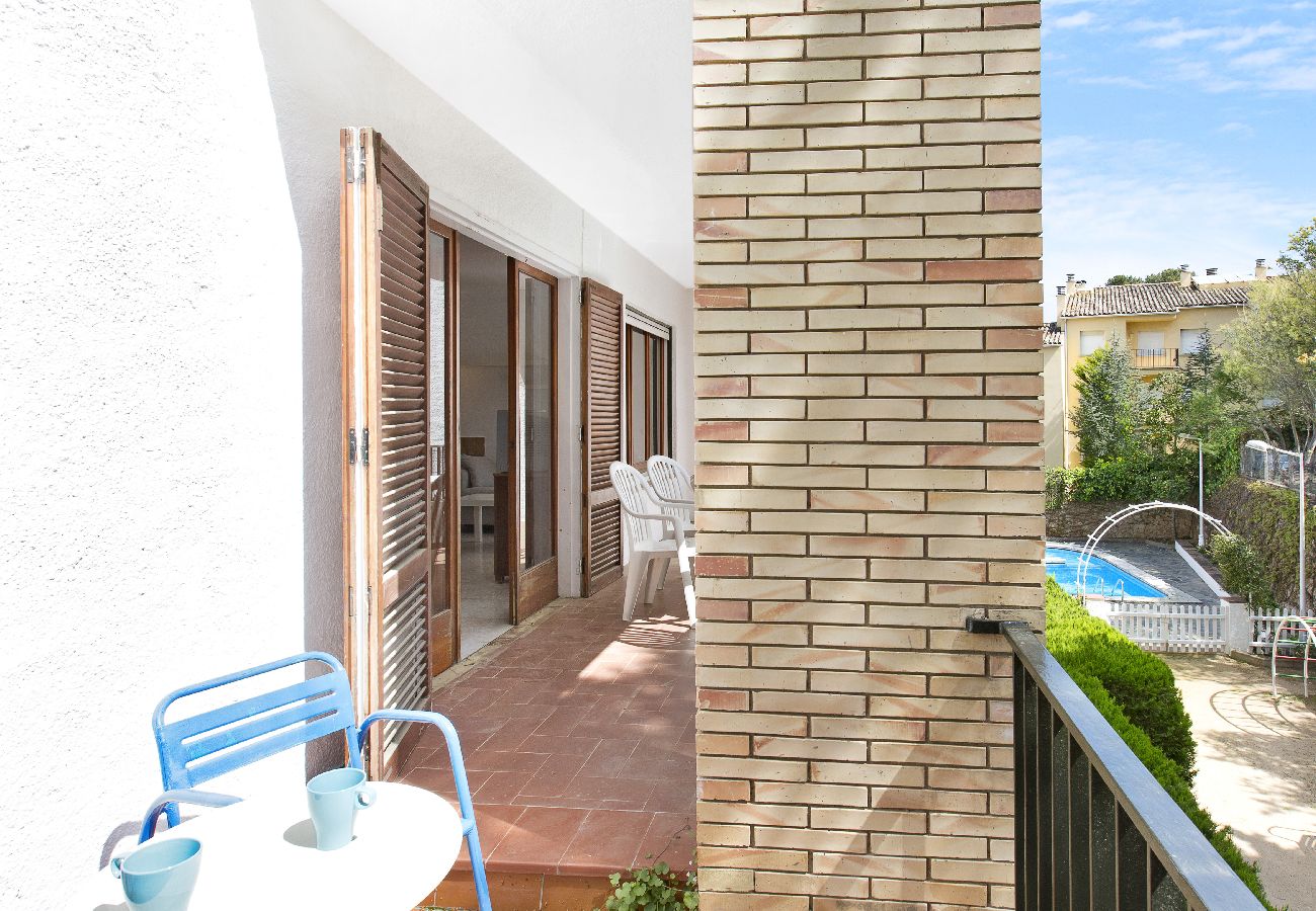 Apartment in Llafranc - 1OREN 01 - Basic apartment with communal pool located a few minutes walk from the beach of Llafranc