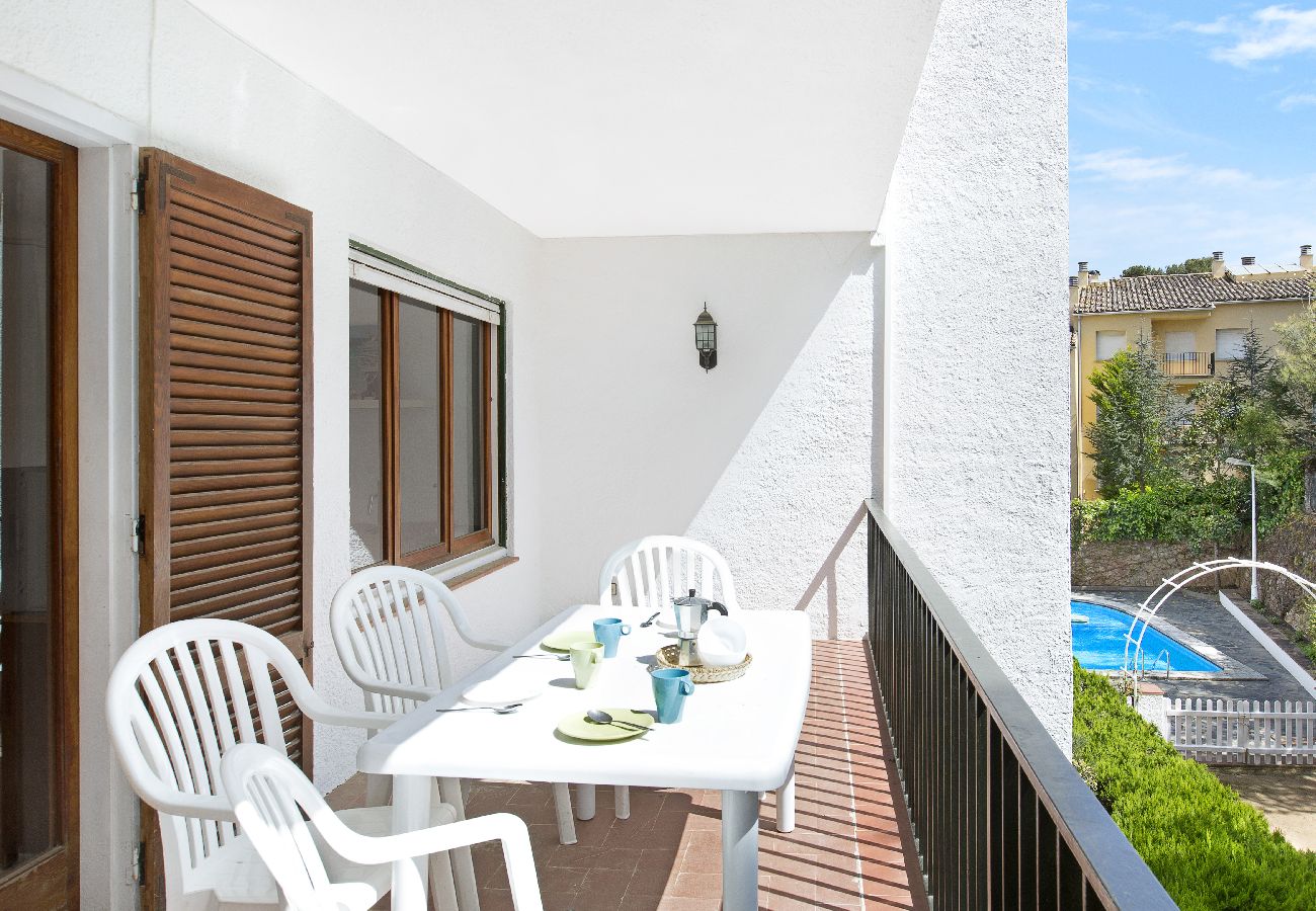 Apartment in Llafranc - 1OREN 01 - Basic apartment with communal pool located a few minutes walk from the beach of Llafranc