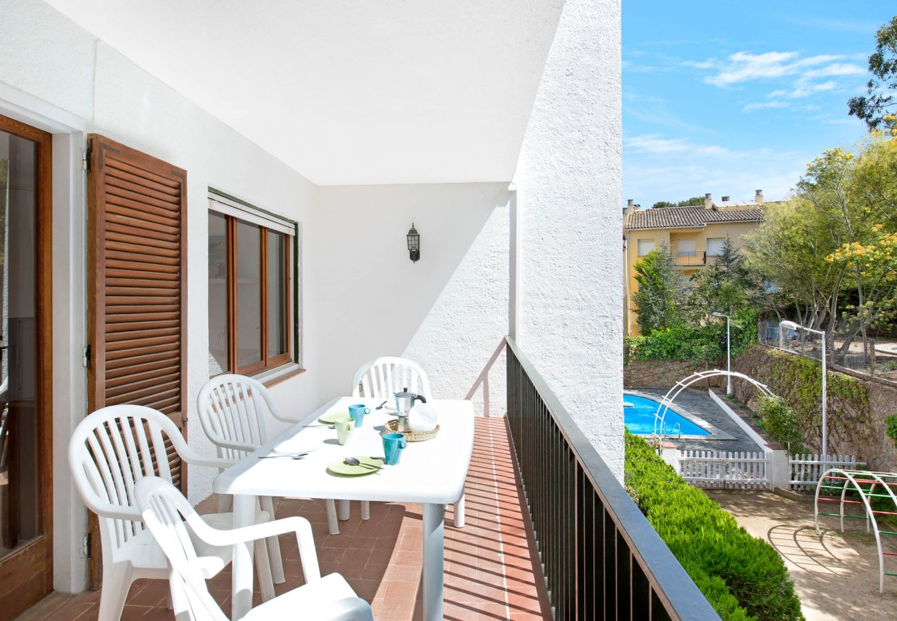 Apartment in Llafranc - 1OREN 01 - Basic apartment with communal pool located a few minutes walk from the beach of Llafranc