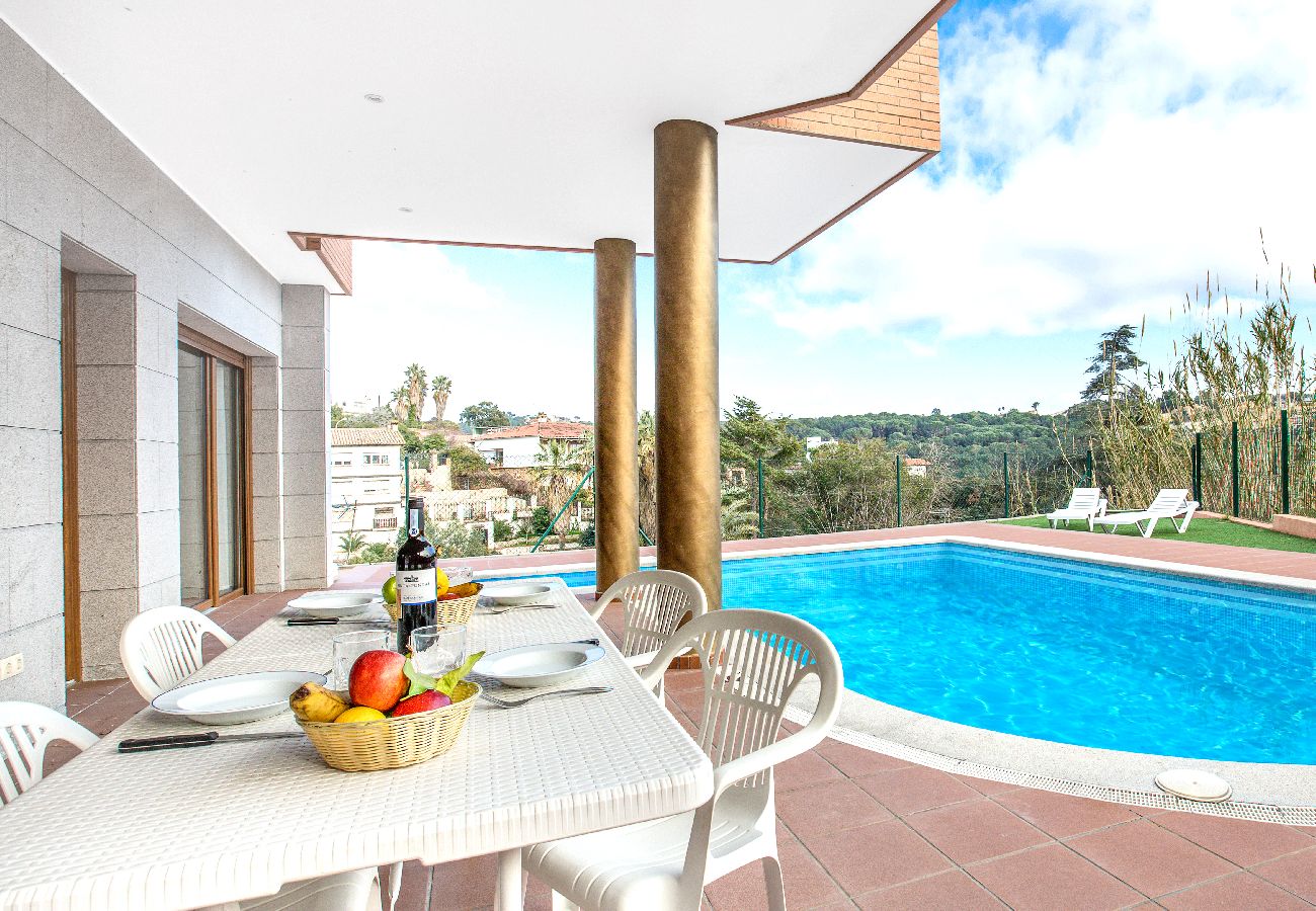 Villa in Lloret de Mar - 2PAU01- Beautiful house for 8 people with private pool located near the beach of Lloret de Mar