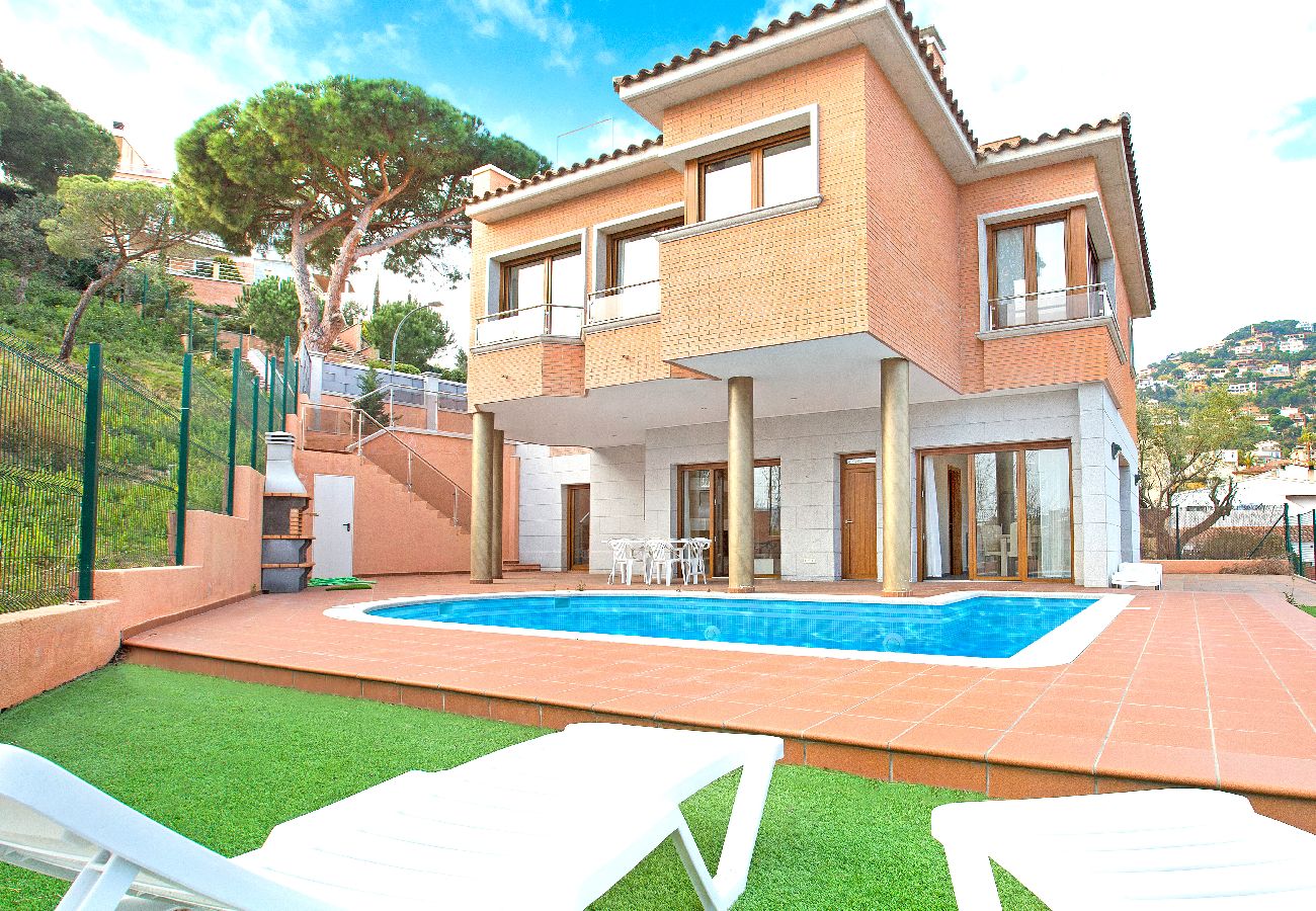 Villa in Lloret de Mar - 2PAU01- Beautiful house for 8 people with private pool located near the beach of Lloret de Mar