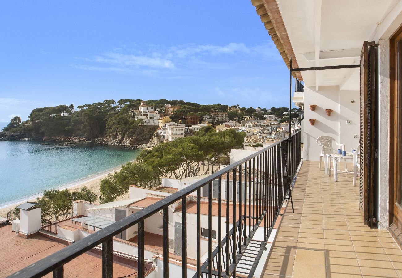 Apartment in Llafranc - 1PRU 01 -Basic apartment in the center of Llafranc on the second line of the sea with beautiful views of the beach