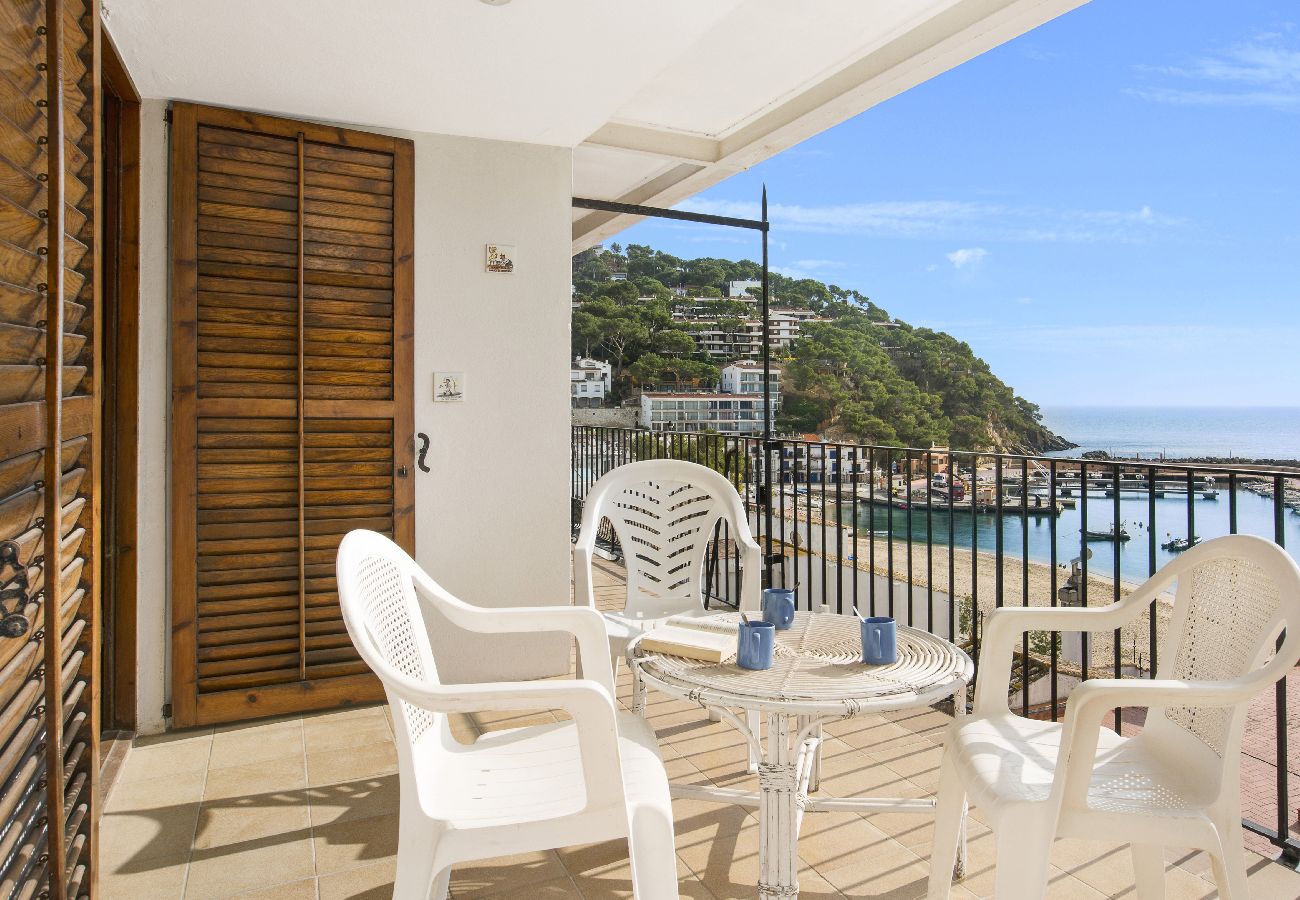 Apartment in Llafranc - 1PRU 01 -Basic apartment in the center of Llafranc on the second line of the sea with beautiful views of the beach