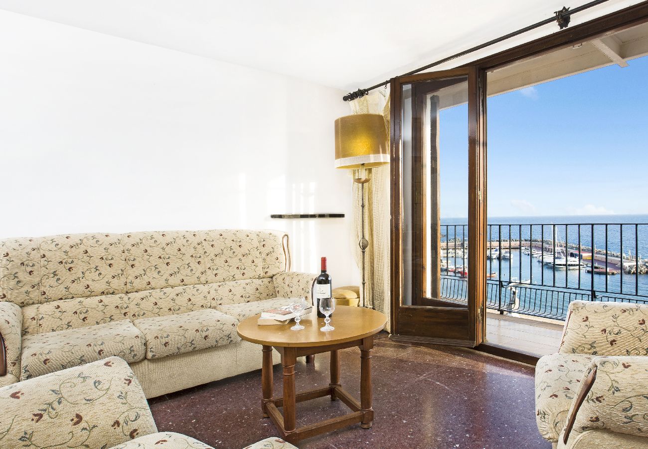 Apartment in Llafranc - 1PRU 01 -Basic apartment in the center of Llafranc on the second line of the sea with beautiful views of the beach