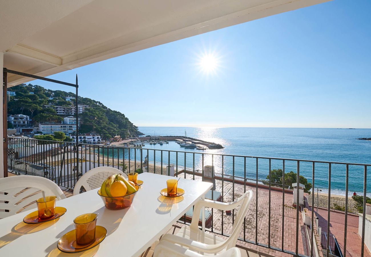 Apartment in Llafranc - 1PRU 01 -Basic apartment in the center of Llafranc on the second line of the sea with beautiful views of the beach