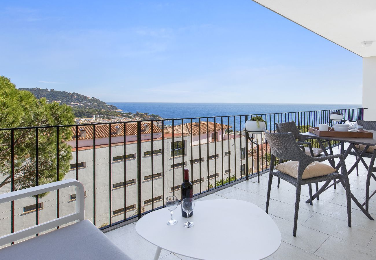 Apartment in Calella de Palafrugell - 1PUIGA 02 - Cozy apartment with terrace and beautiful views of the sea located a few minutes walk from the beach of Calella de Palafrugell