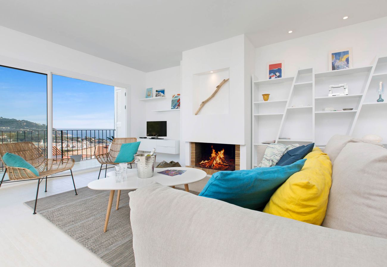 Apartment in Calella de Palafrugell - 1PUIGA 02 - Cozy apartment with terrace and beautiful views of the sea located a few minutes walk from the beach of Calella de Palafrugell