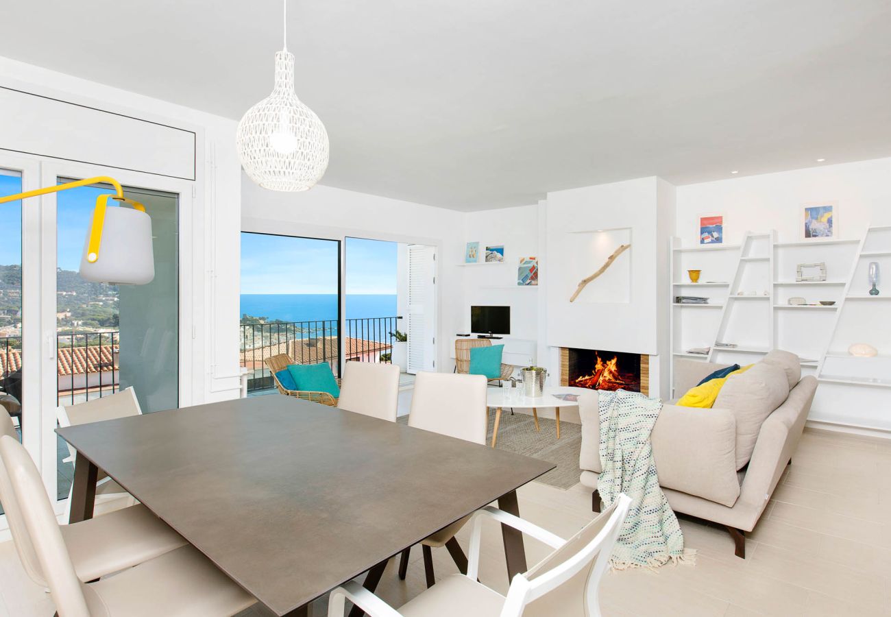 Apartment in Calella de Palafrugell - 1PUIGA 02 - Cozy apartment with terrace and beautiful views of the sea located a few minutes walk from the beach of Calella de Palafrugell